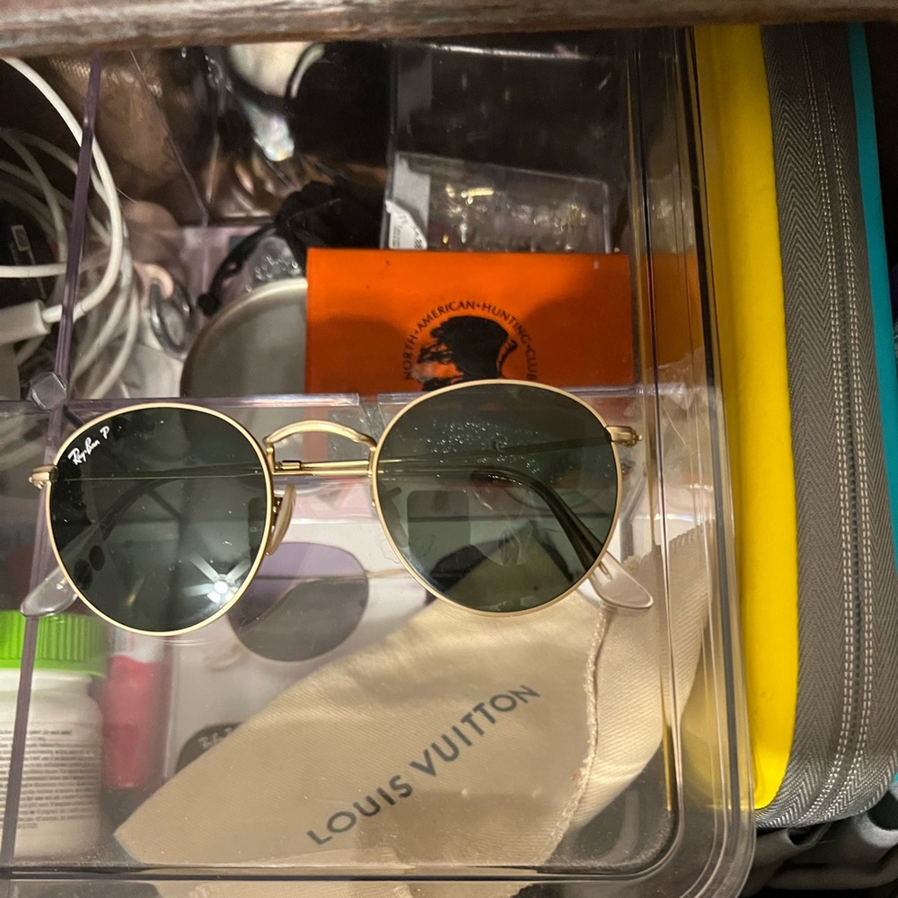 Metal frames
50-21-145 in mm
Includes leather case